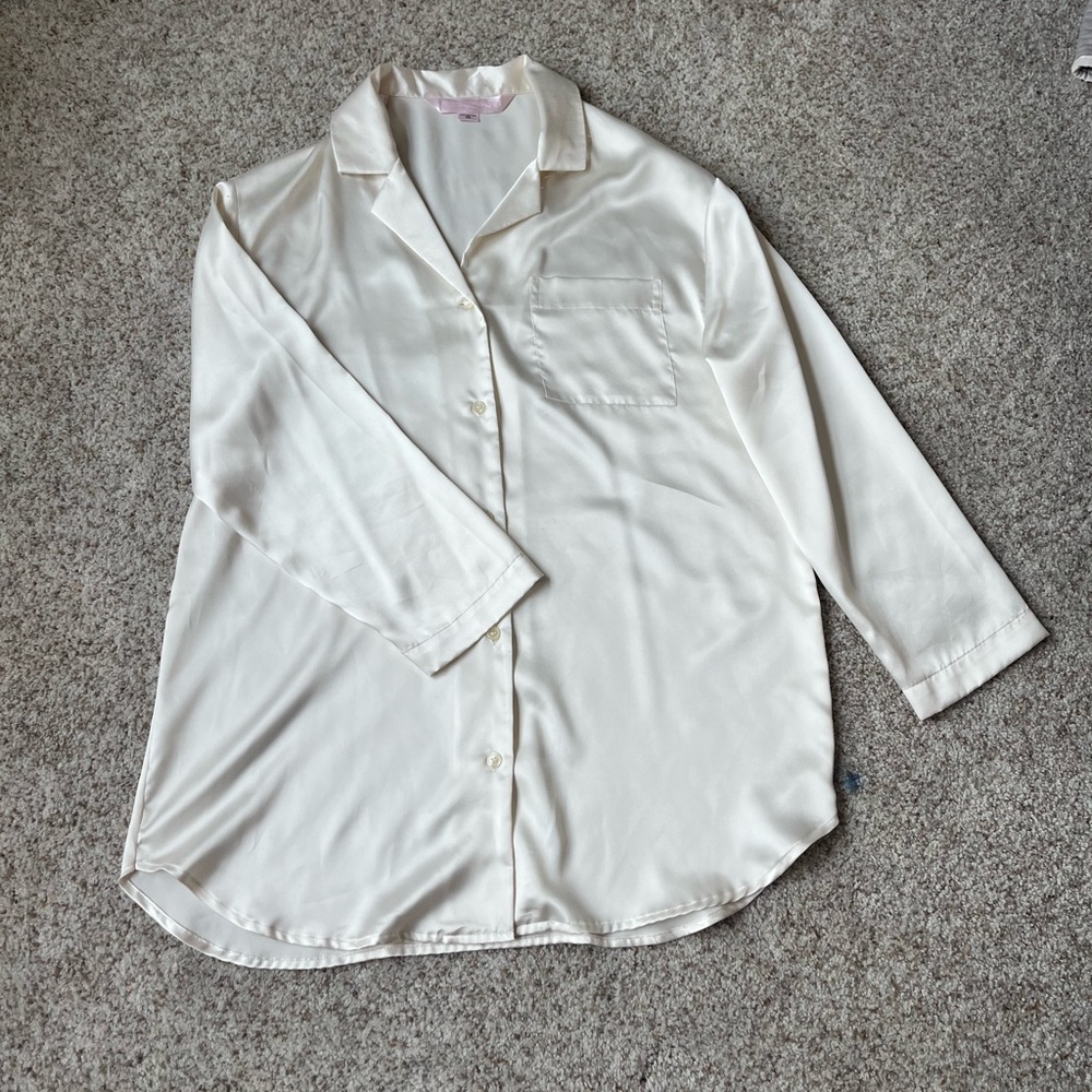 VICTORIA SECRET Size XS Silky Cream Buttoned Sleep Shirt